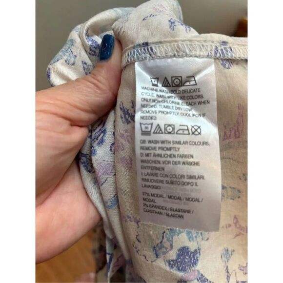 Candace Cameron Burr NWOT M cream people patterned flutter sleeve blouse - Picture 9 of 9